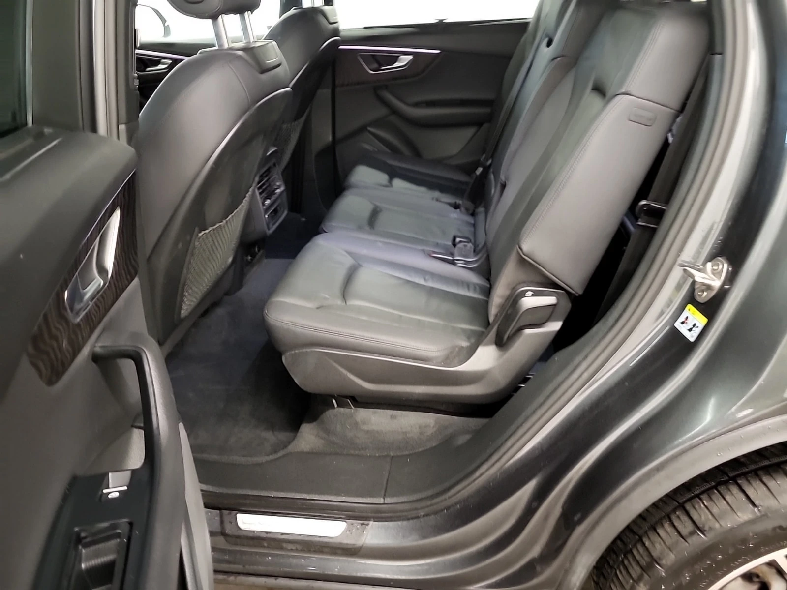 Audi Q7 / ОТ ПРЕДСТАВИТЕЛСТВО / ПЕРФЕКТНО СЕРВИЗИРАНА, снимка 13 - Автомобили и джипове - 56122320