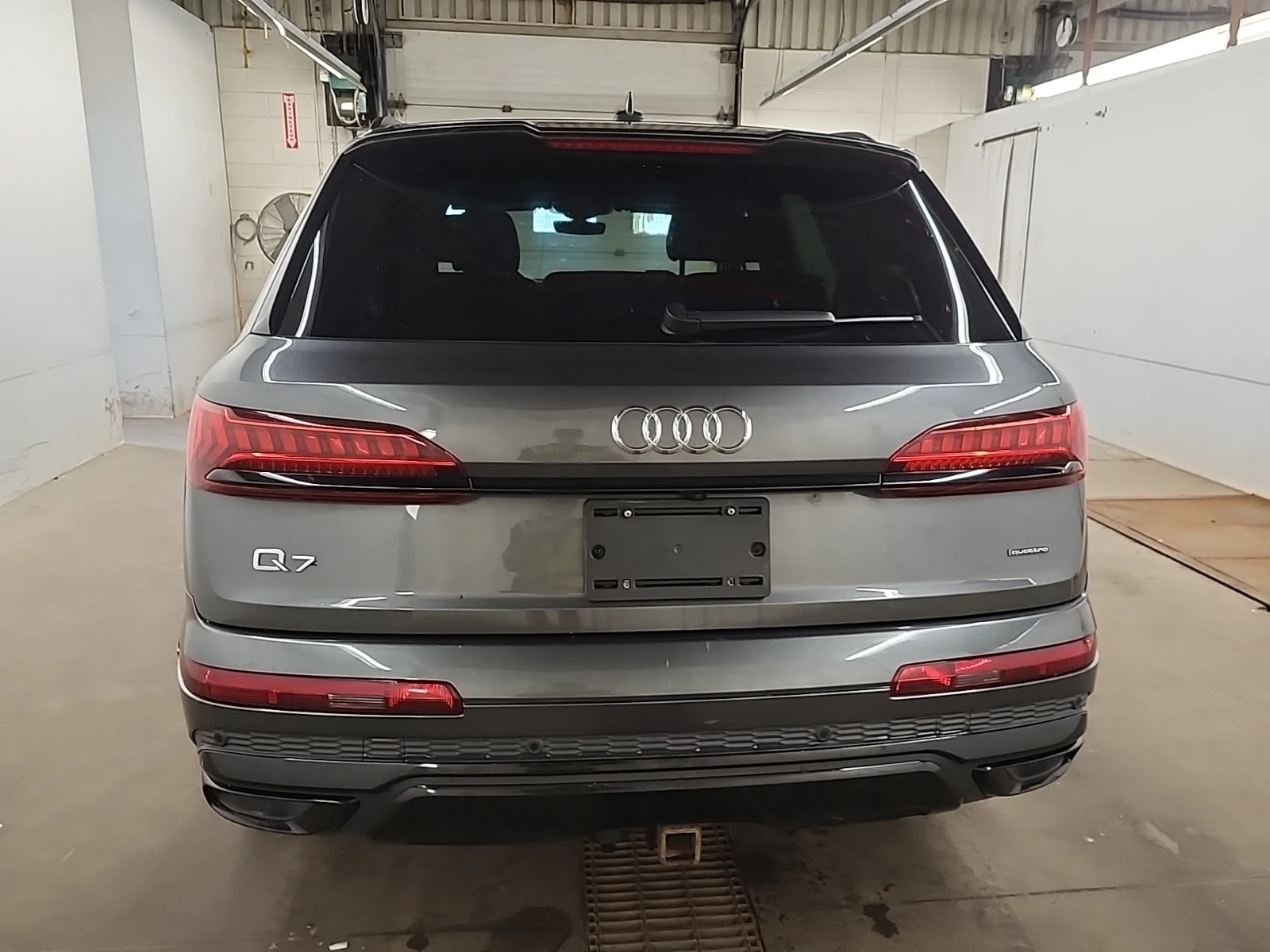 Audi Q7 / ОТ ПРЕДСТАВИТЕЛСТВО / ПЕРФЕКТНО СЕРВИЗИРАНА, снимка 5 - Автомобили и джипове - 56122320