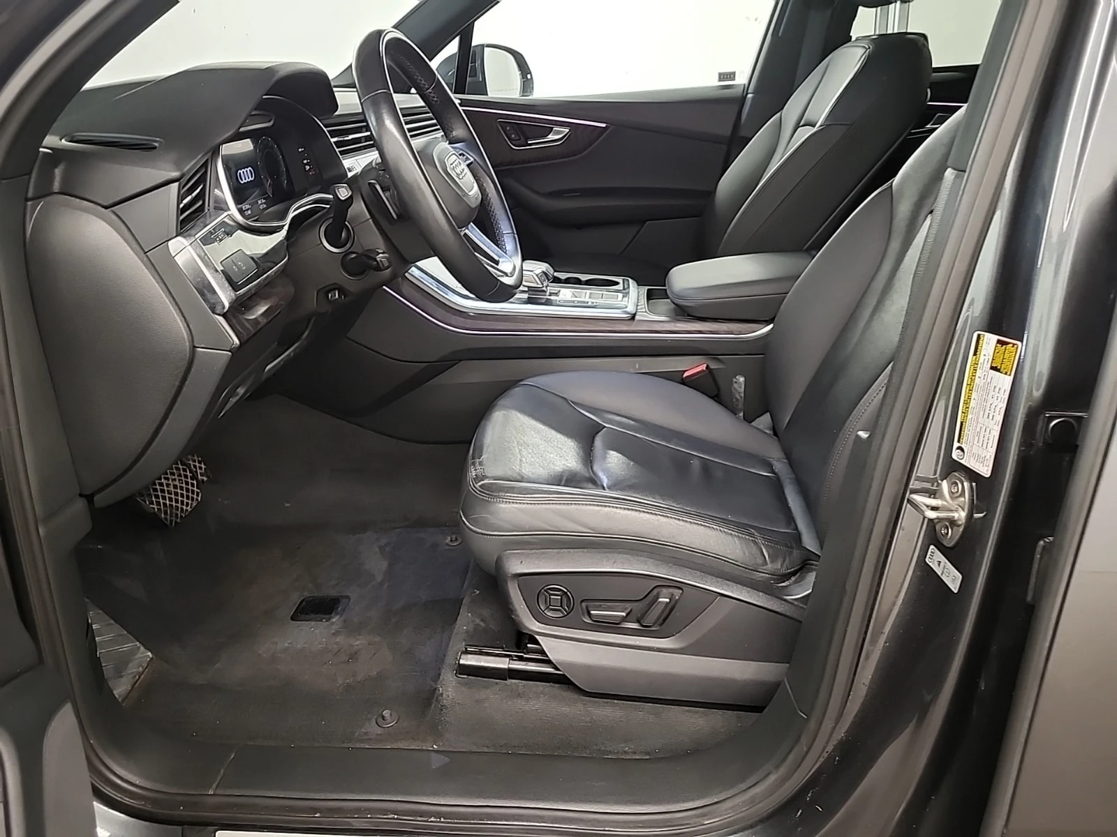 Audi Q7 / ОТ ПРЕДСТАВИТЕЛСТВО / ПЕРФЕКТНО СЕРВИЗИРАНА, снимка 8 - Автомобили и джипове - 56122320
