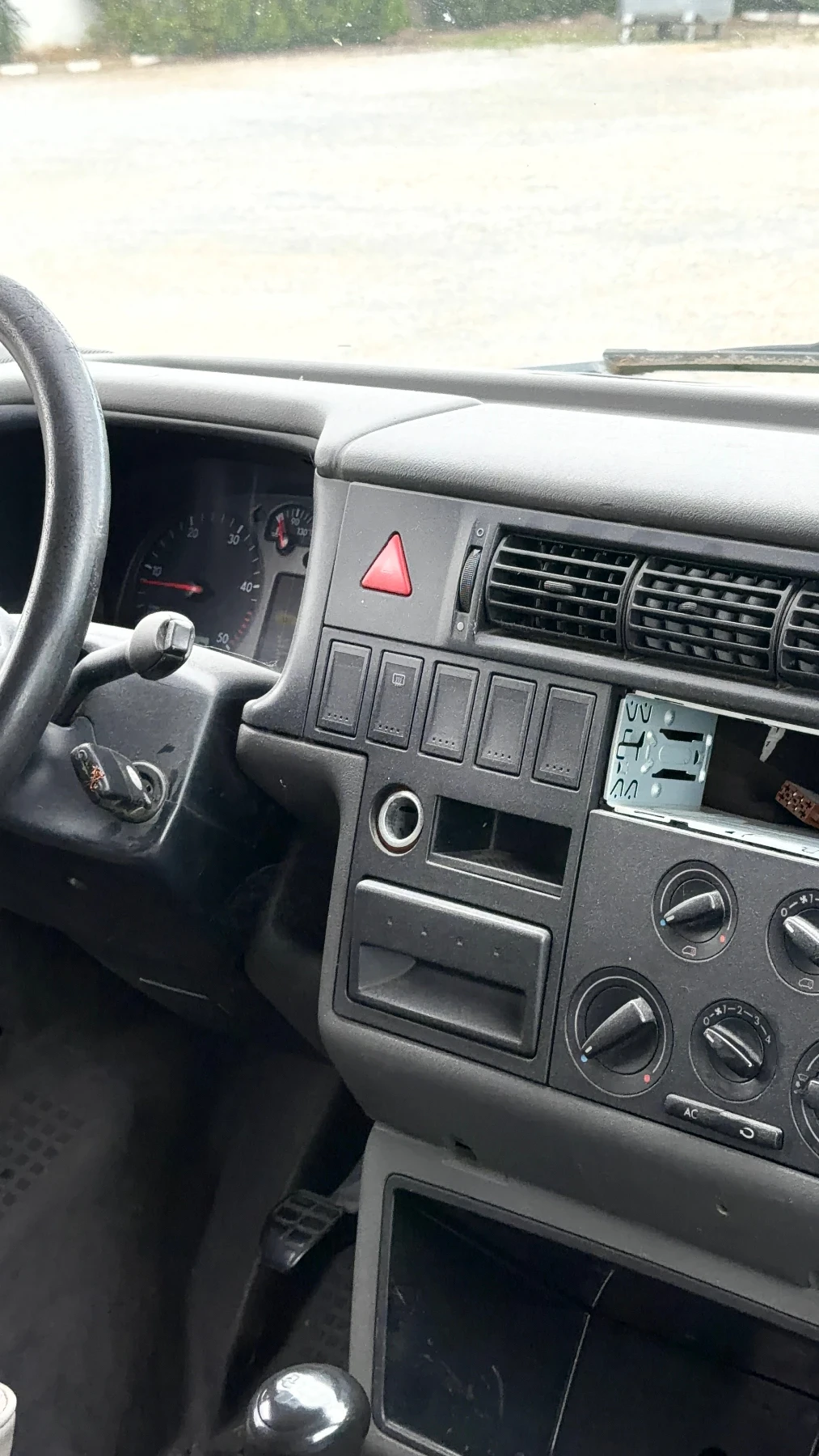 VW Caravelle 2.5TDI KLIMA TEMPOMAT 8+ 1, снимка 6 - Бусове и автобуси - 55605911