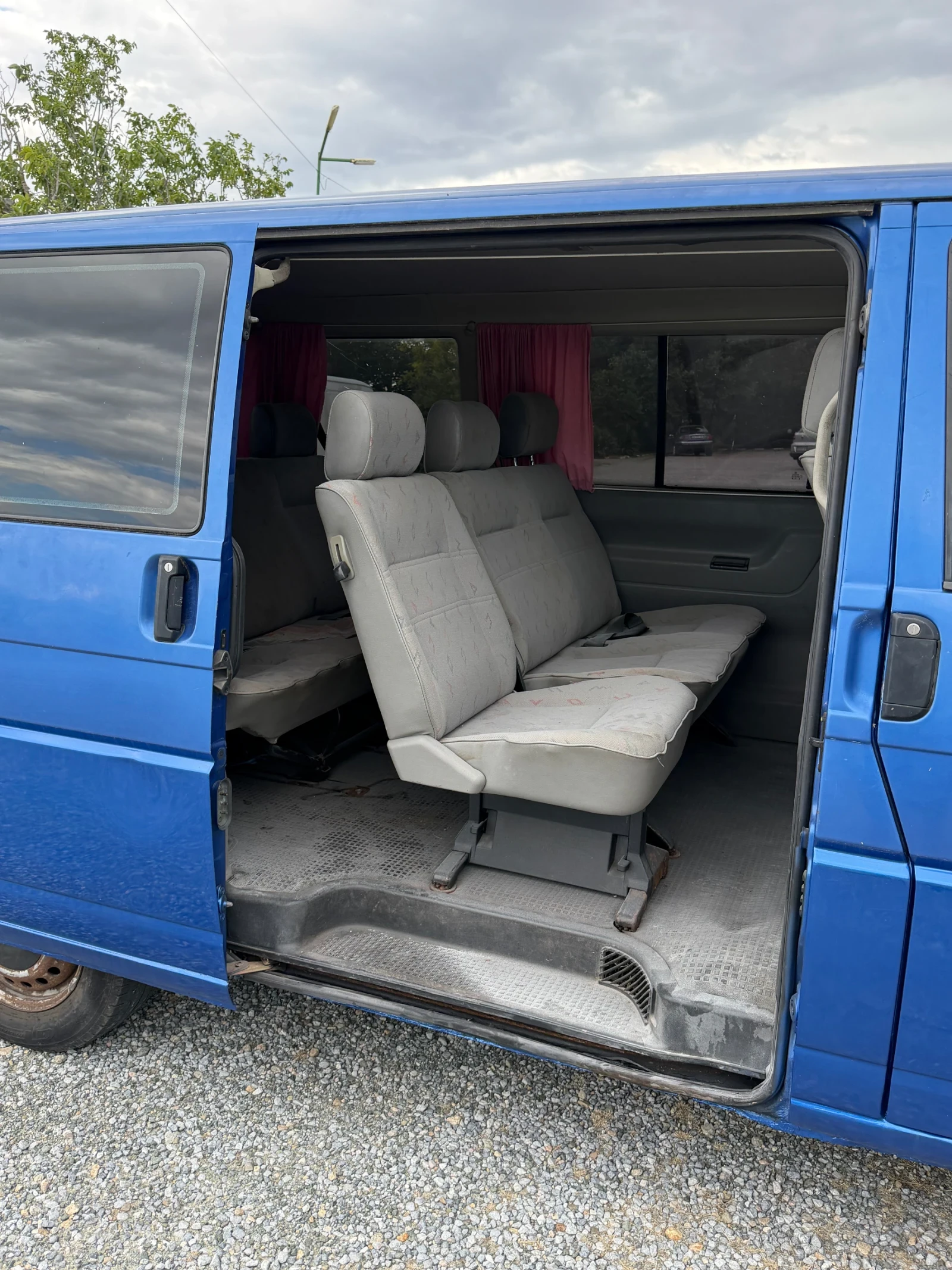 VW Caravelle 2.5TDI KLIMA TEMPOMAT 8+ 1, снимка 5 - Бусове и автобуси - 55605911