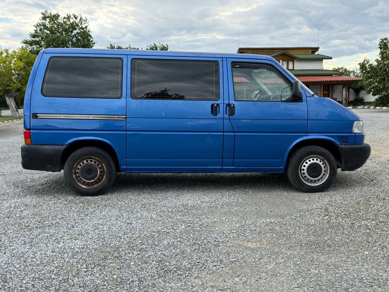 VW Caravelle 2.5TDI KLIMA TEMPOMAT 8+ 1, снимка 4 - Бусове и автобуси - 55605911