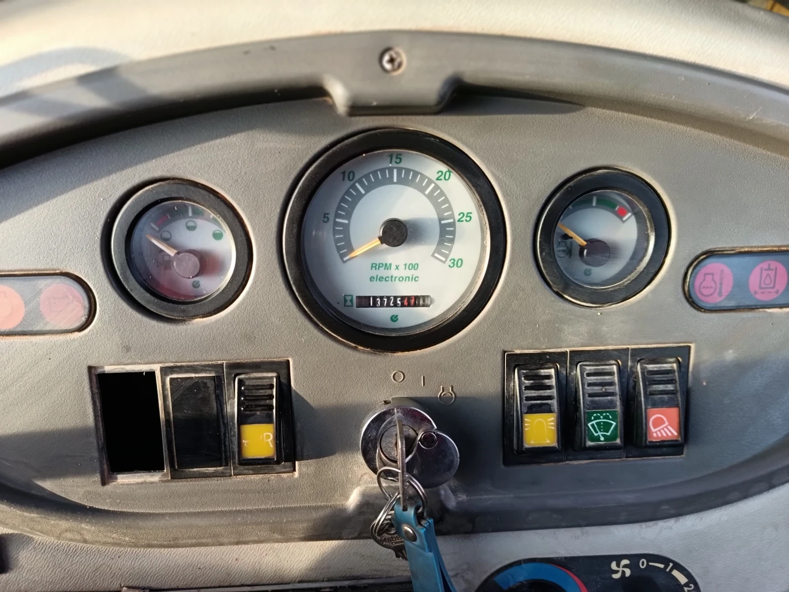 Багер Komatsu 93R, снимка 8 - Индустриална техника - 56408050