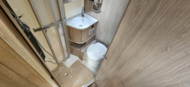 Кемпер KABE 810LGB Travel Master , снимка 11 - Каравани и кемпери - 50352390