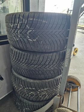 Гуми Зимни 245/40R18, снимка 1 - Гуми и джанти - 47798735