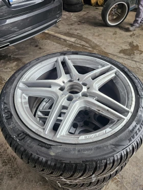 Гуми Зимни 245/40R18, снимка 5 - Гуми и джанти - 47798735