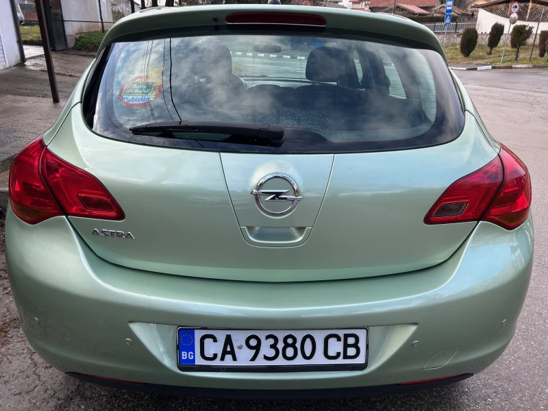 Opel Astra 1.6i-Автоматик, снимка 6 - Автомобили и джипове - 48313026