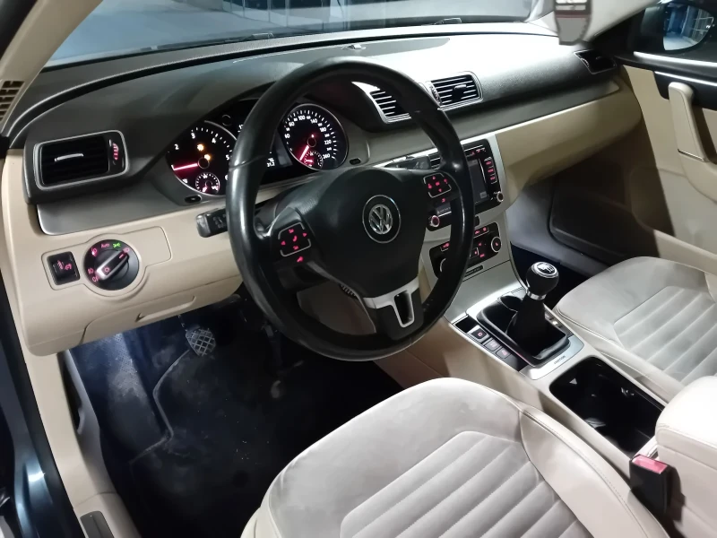 VW Passat 2.0TDI/4MOTION , снимка 12 - Автомобили и джипове - 52673706