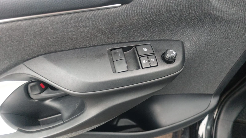 Toyota Yaris Business Edition, снимка 9 - Автомобили и джипове - 52726561