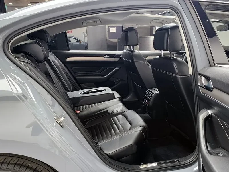 VW Passat 2.0 Tdi Prestige - САМО 30% АВАНС, снимка 10 - Автомобили и джипове - 55483452