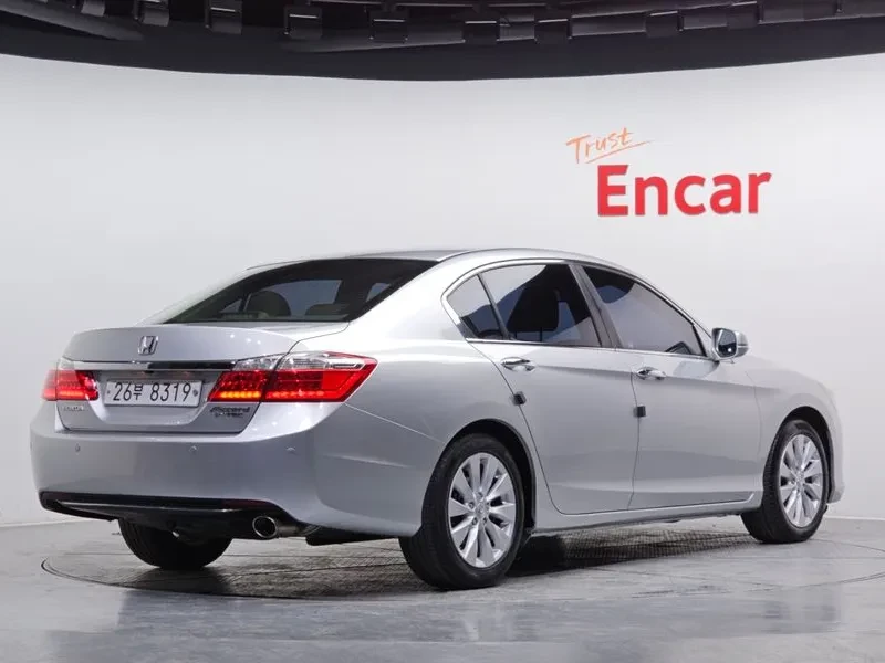 Honda Accord 2.4 - САМО 30% АВАНС, снимка 4 - Автомобили и джипове - 56219971