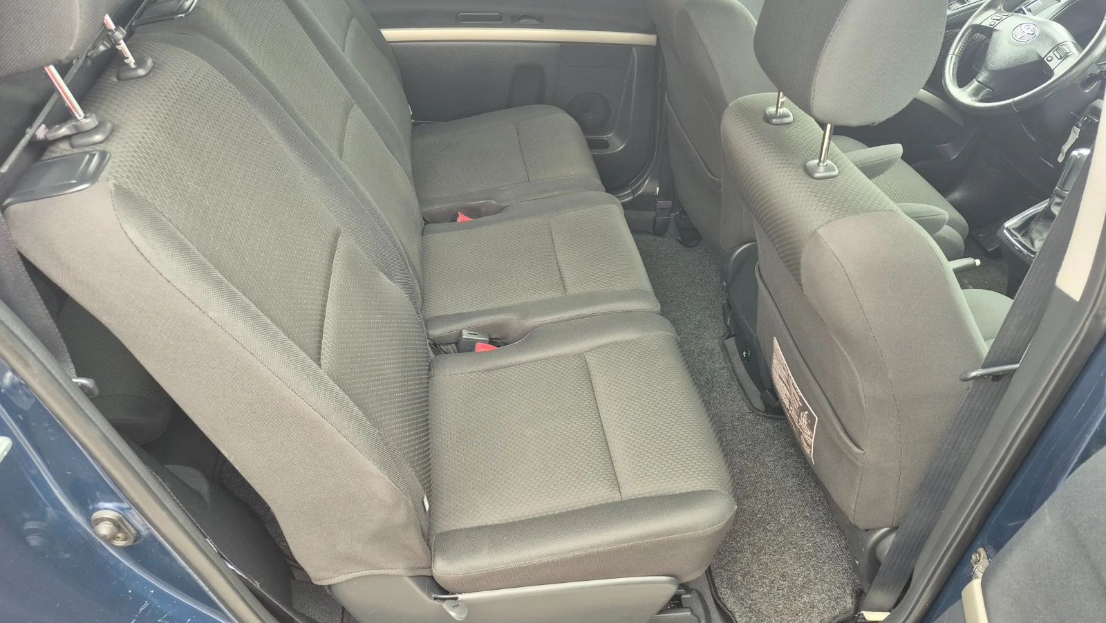 Toyota Corolla verso 1.8VVT-I 7 местна Германия, снимка 11 - Автомобили и джипове - 54032449