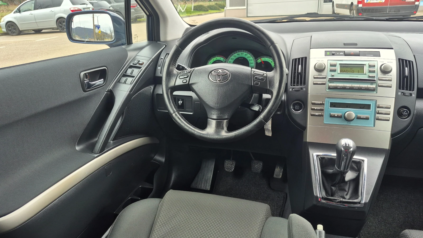 Toyota Corolla verso 1.8VVT-I 7 местна Германия, снимка 15 - Автомобили и джипове - 54032449