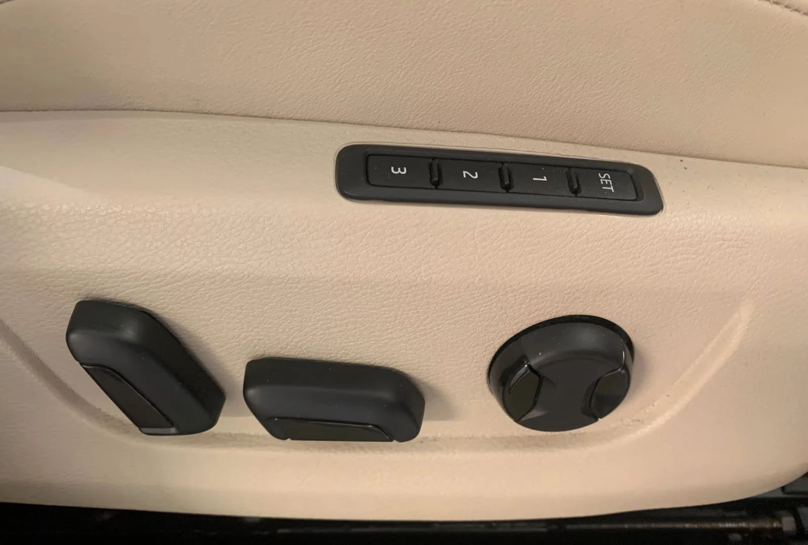 Skoda Superb 2.0TDI/200HP/Lim./L&K/4X4/PANO/360/MEMO/174q, снимка 10 - Автомобили и джипове - 54228963