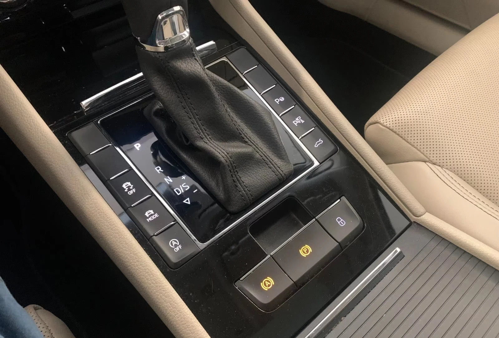 Skoda Superb 2.0TDI/200HP/Lim./L&K/4X4/PANO/360/MEMO/174q, снимка 9 - Автомобили и джипове - 54228963