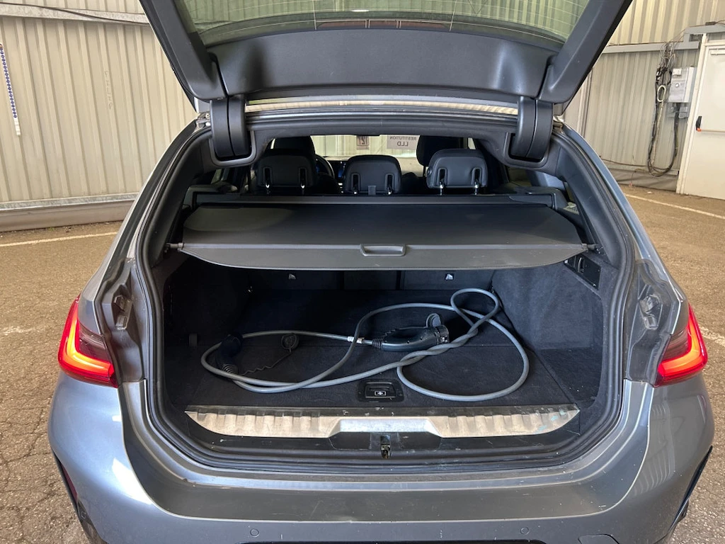 BMW 330 Plug-In Hybrid xDrive M-Sport Aut. Laser Head-Up, снимка 6 - Автомобили и джипове - 55135666