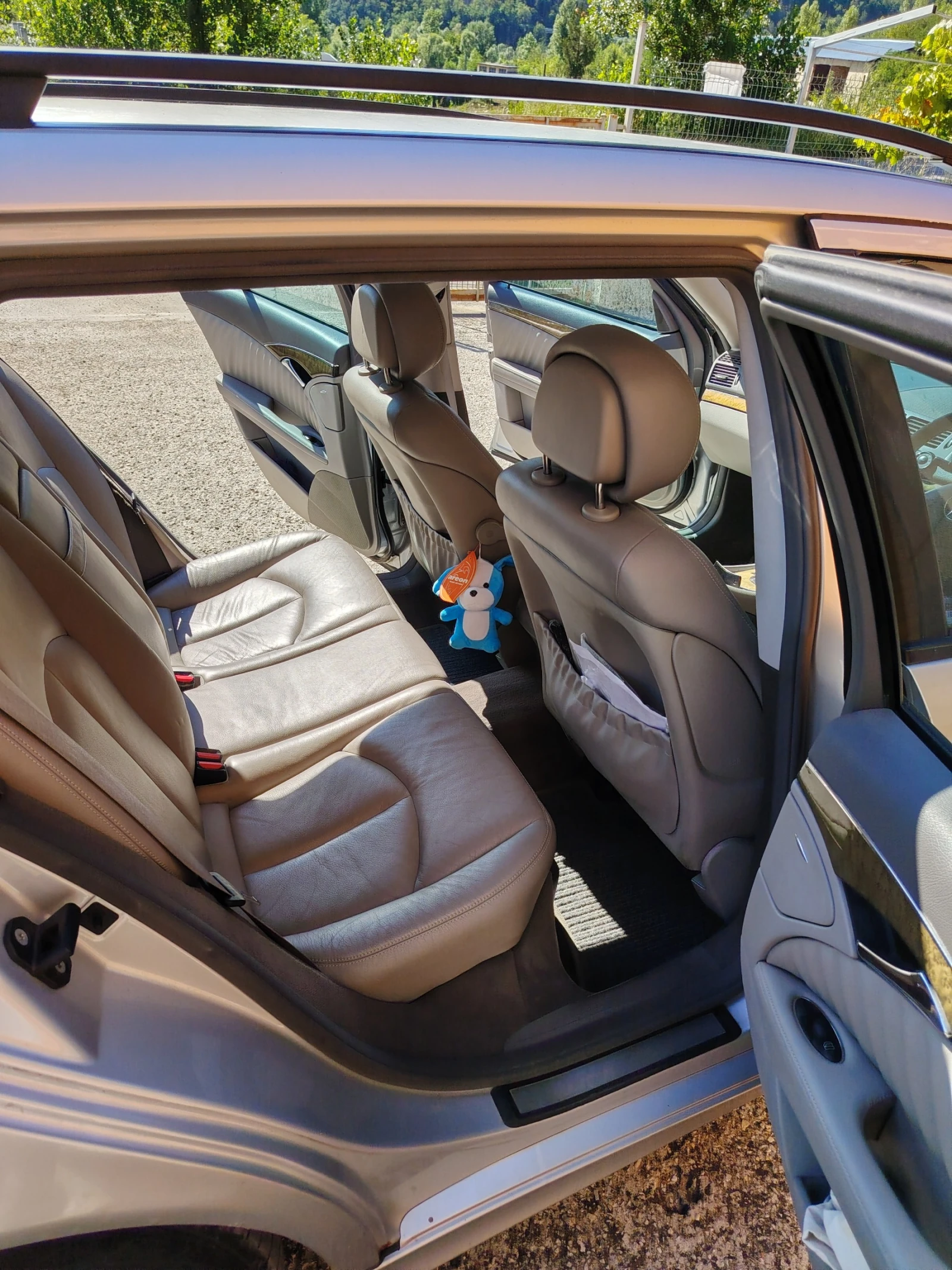 Mercedes-Benz E 220, снимка 9 - Автомобили и джипове - 55465442