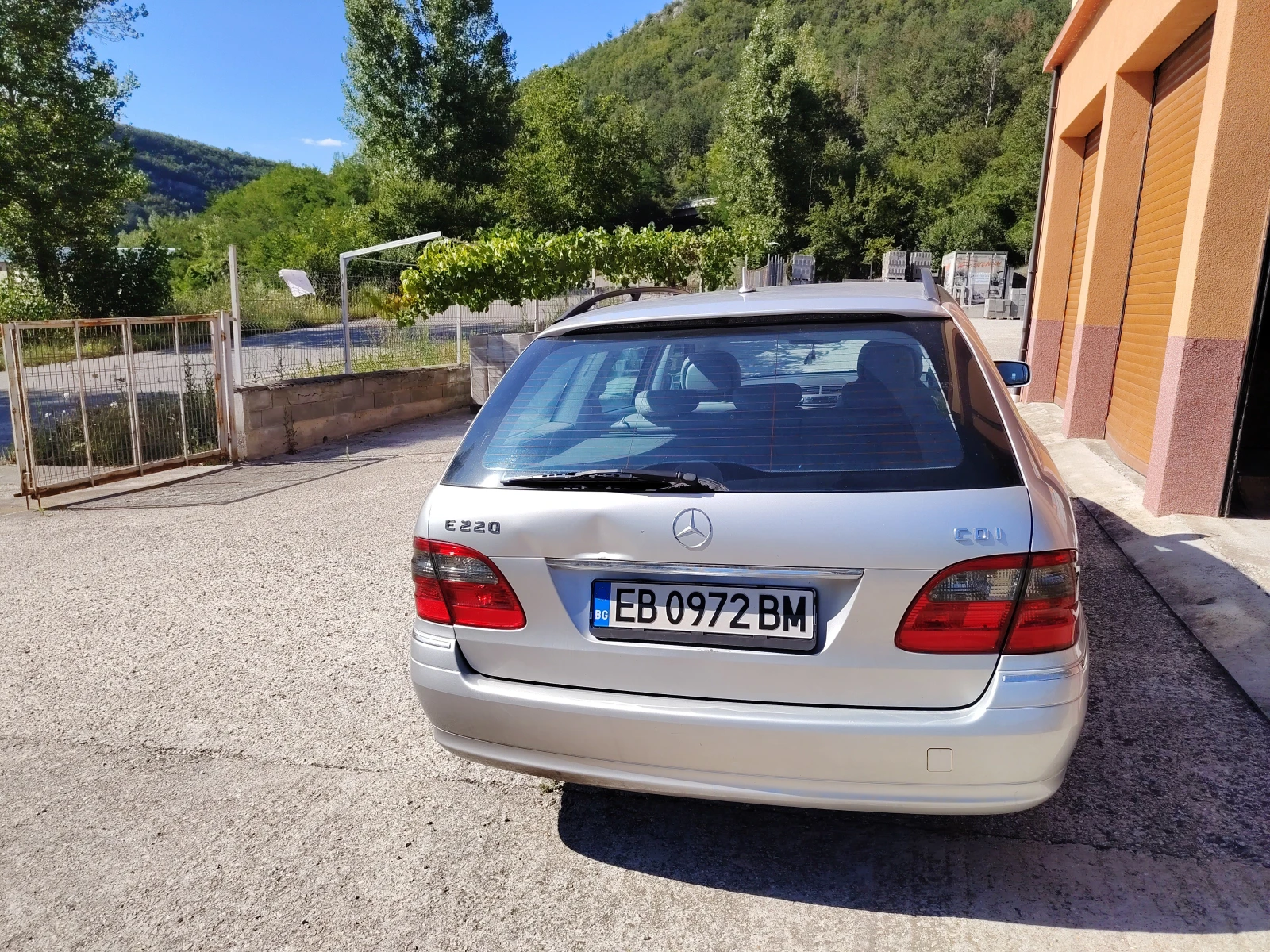 Mercedes-Benz E 220, снимка 6 - Автомобили и джипове - 55465442