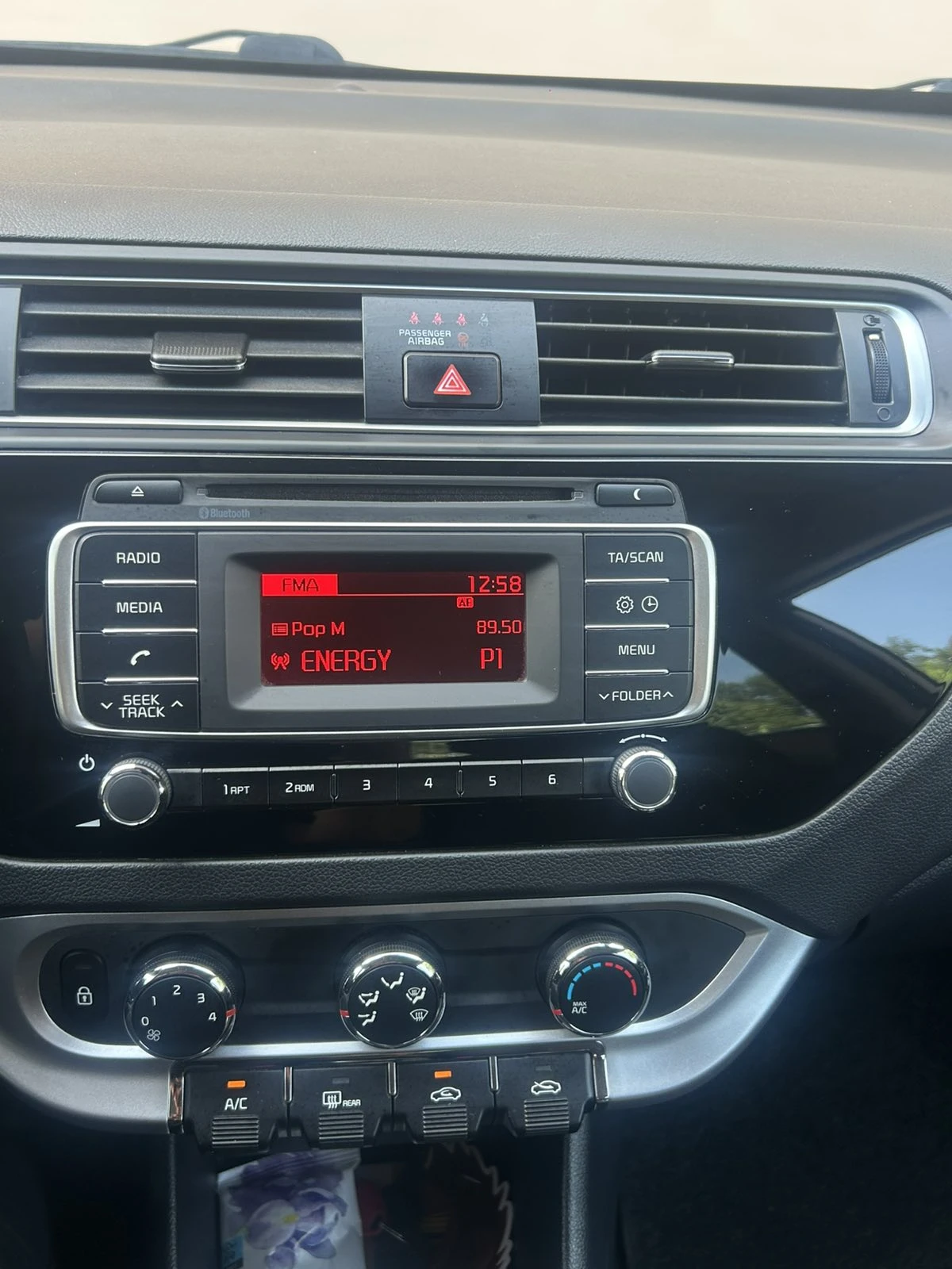 Kia Rio 1.2, снимка 10 - Автомобили и джипове - 55478040
