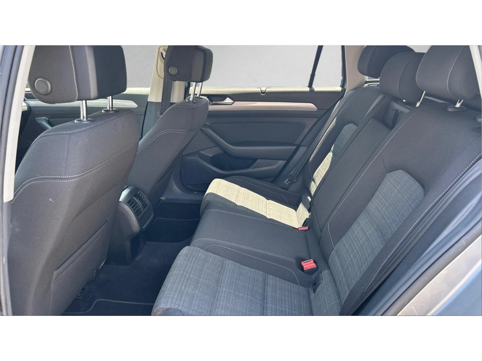 VW Passat 2. 0 TDi DSG SCR, Месечна вноска от 255  , снимка 12 - Автомобили и джипове - 55928137