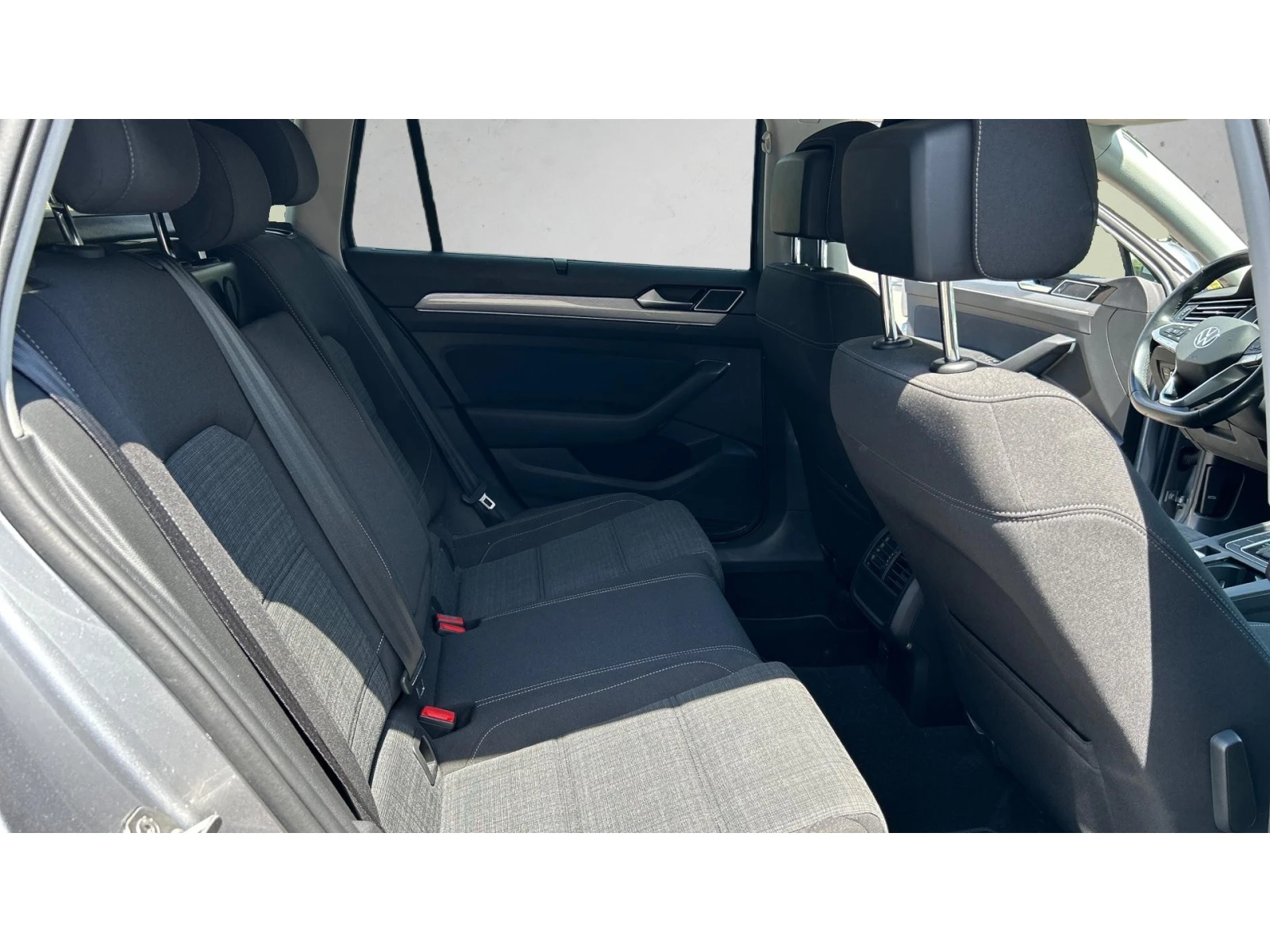 VW Passat 2. 0 TDi DSG SCR, Месечна вноска от 255  , снимка 10 - Автомобили и джипове - 55928137