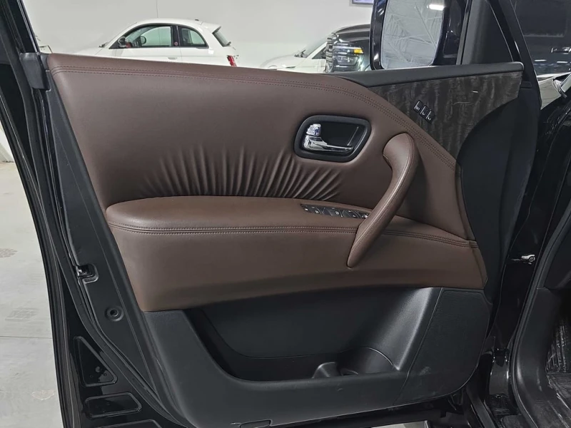 Nissan Armada * Platinum* Navi* Camera* Keyless* 4x4, снимка 16 - Автомобили и джипове - 53310685