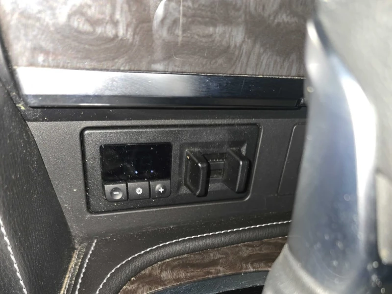 Nissan Armada * Platinum* Navi* Camera* Keyless* 4x4, снимка 14 - Автомобили и джипове - 53310685