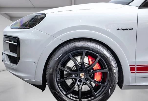 Porsche Cayenne S E-Hybrid = Sport Package = Гаранция, снимка 4 - Автомобили и джипове - 56294929