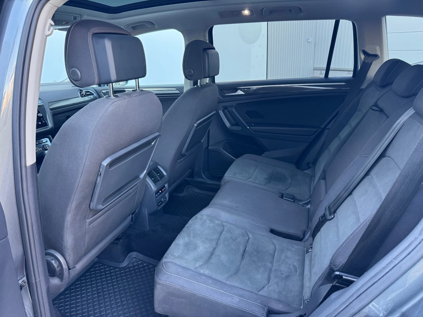 VW Tiguan LWB Highline 2.0TDI 4MOTION BMT - изображение 7