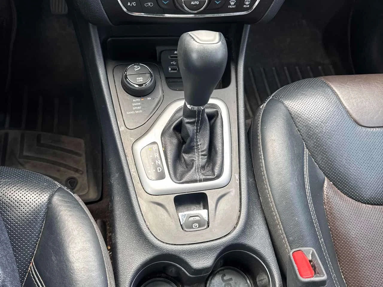 Jeep Cherokee * Limited * АВТОКРЕДИТ БЕЗ ПЪРВОНАЧАЛНА ВНОСКА* , снимка 10 - Автомобили и джипове - 54903517