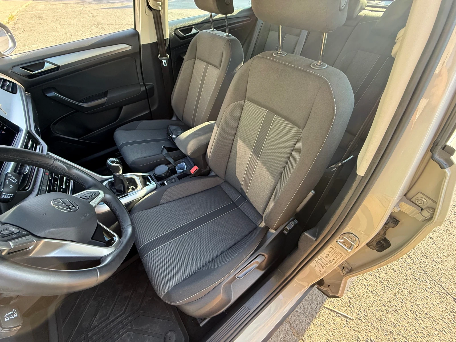 VW T-Roc, снимка 11 - Автомобили и джипове - 55043577