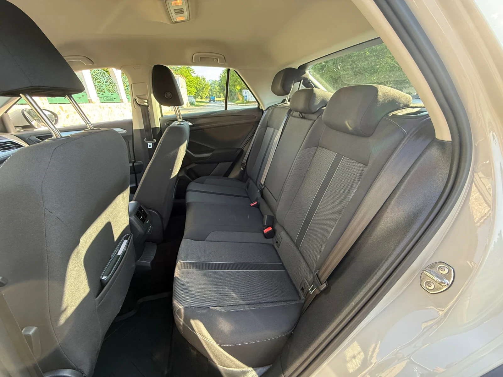 VW T-Roc, снимка 10 - Автомобили и джипове - 55043577
