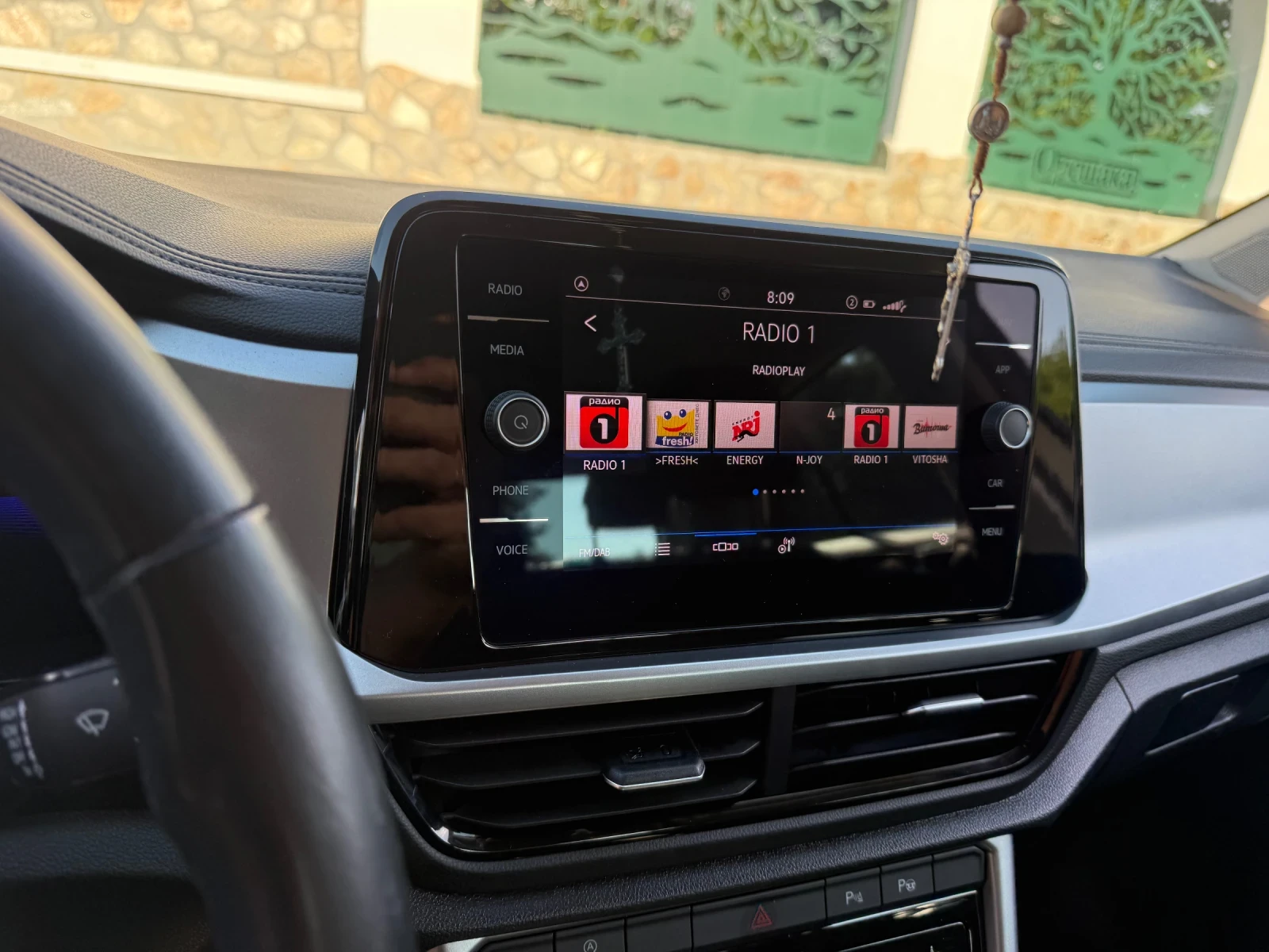 VW T-Roc, снимка 13 - Автомобили и джипове - 55043577