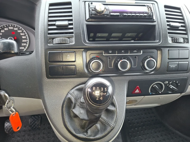 VW T5, снимка 13 - Бусове и автобуси - 53053175