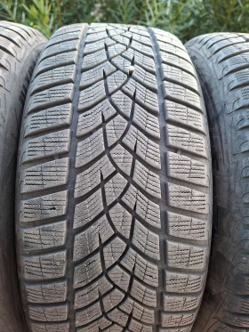 Гуми Зимни 225/50R18, снимка 4 - Гуми и джанти - 52867902
