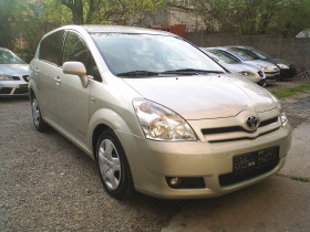 Обява за продажба на Toyota Corolla verso 2.2 D4-D 136k.c. ~5 300 лв. - изображение 1