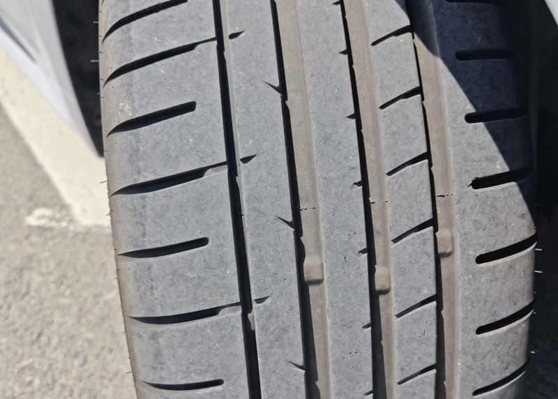 Toyota Corolla Hybrid 2.0 GR в ГАРАНЦИЯ! ДВА КОМПЛЕКТА ГУМИ!, снимка 12 - Автомобили и джипове - 52368329