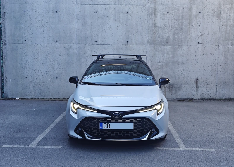 Toyota Corolla Hybrid 2.0 GR в ГАРАНЦИЯ! ДВА КОМПЛЕКТА ГУМИ!, снимка 2 - Автомобили и джипове - 52368329