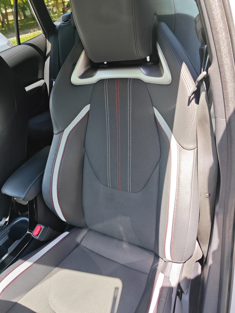 Toyota Corolla Hybrid 2.0 GR в ГАРАНЦИЯ! ДВА КОМПЛЕКТА ГУМИ!, снимка 11 - Автомобили и джипове - 52368329