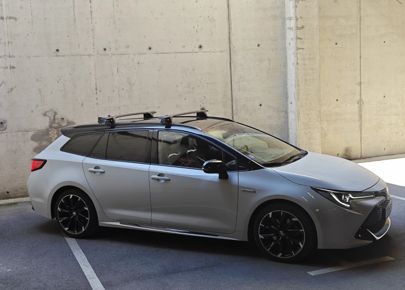 Toyota Corolla Hybrid 2.0 GR в ГАРАНЦИЯ! ДВА КОМПЛЕКТА ГУМИ!, снимка 3 - Автомобили и джипове - 52368329