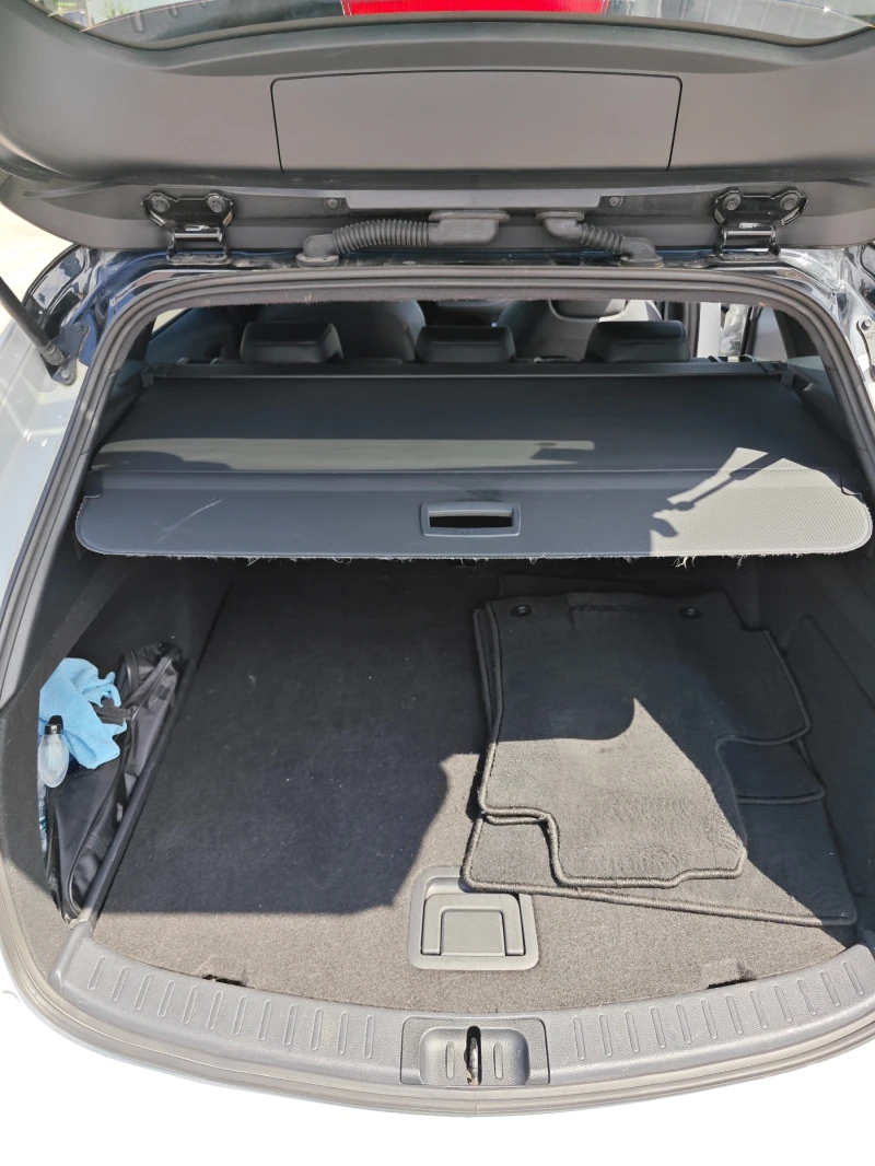 Toyota Corolla Hybrid 2.0 GR в ГАРАНЦИЯ! ДВА КОМПЛЕКТА ГУМИ!, снимка 14 - Автомобили и джипове - 52368329