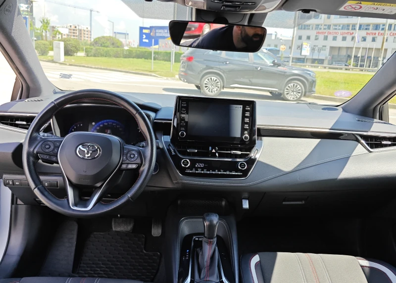 Toyota Corolla Hybrid 2.0 GR в ГАРАНЦИЯ! ДВА КОМПЛЕКТА ГУМИ!, снимка 10 - Автомобили и джипове - 52368329