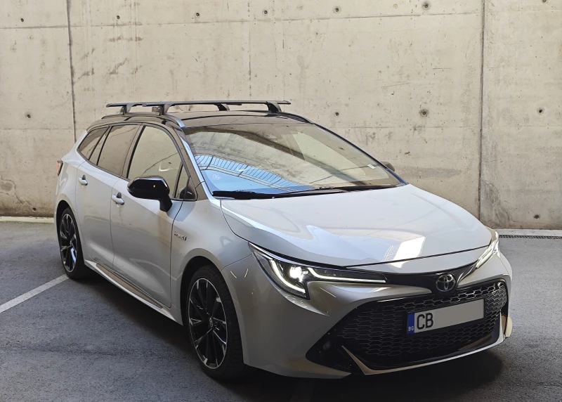 Toyota Corolla Hybrid 2.0 GR в ГАРАНЦИЯ! ДВА КОМПЛЕКТА ГУМИ!, снимка 4 - Автомобили и джипове - 52368329