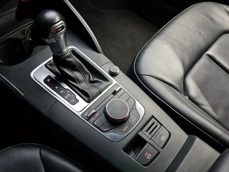 Audi A3 1.6 TDI, снимка 17 - Автомобили и джипове - 54971456