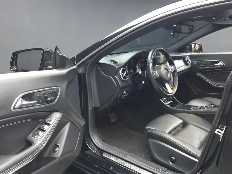 Mercedes-Benz CLA 200D 4Matic, снимка 10 - Автомобили и джипове - 56071912