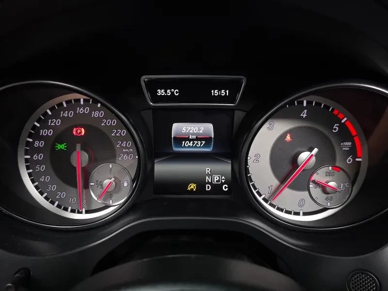 Mercedes-Benz CLA 200D 4Matic, снимка 8 - Автомобили и джипове - 56071912