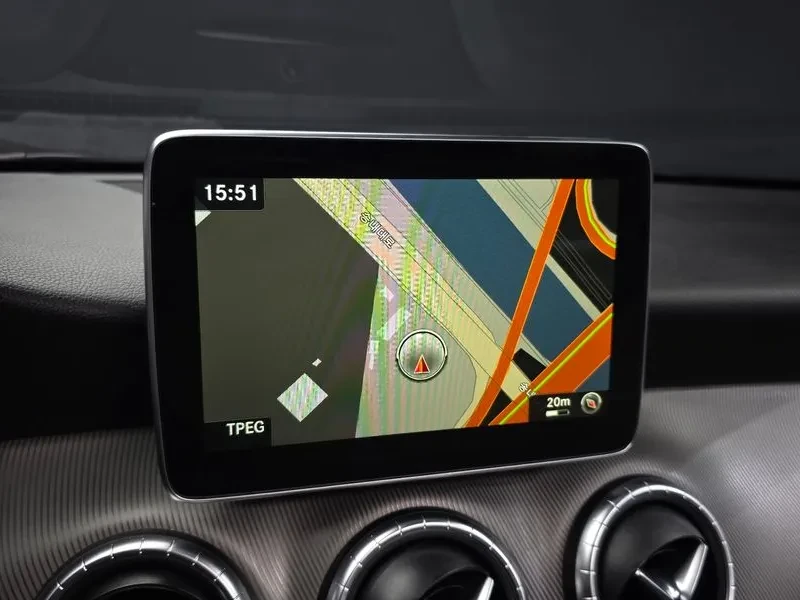 Mercedes-Benz CLA 200D 4Matic, снимка 14 - Автомобили и джипове - 56071912