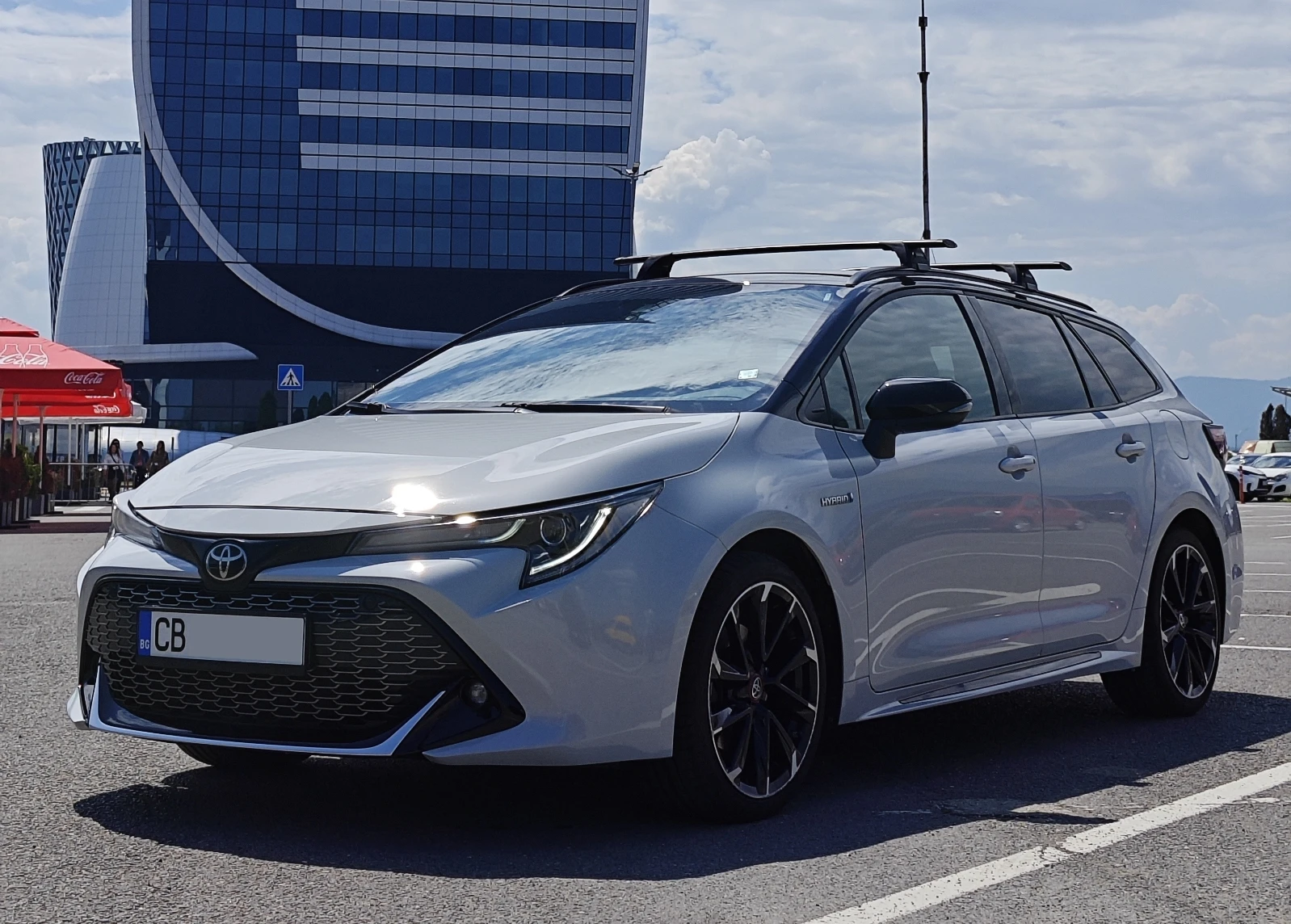 Toyota Corolla Hybrid 2.0 GR в ГАРАНЦИЯ! ДВА КОМПЛЕКТА ГУМИ! - изображение 2