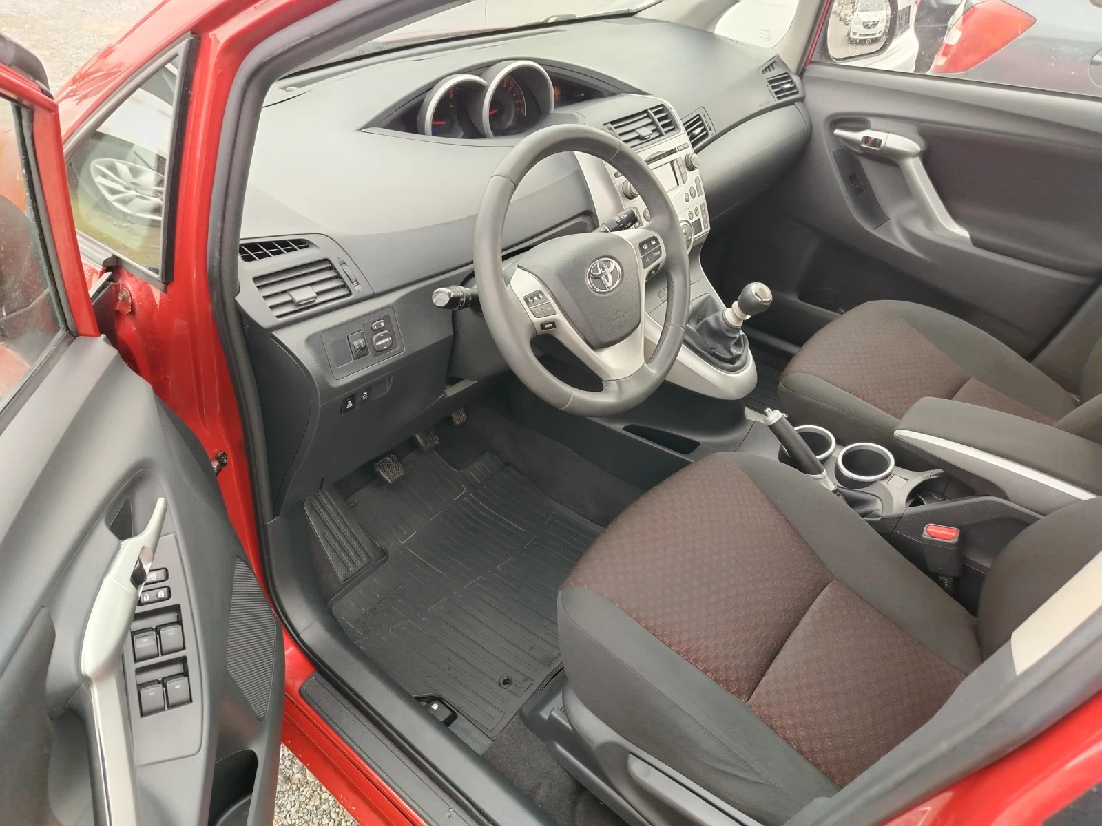 Toyota Verso 2.0 D4D - изображение 9