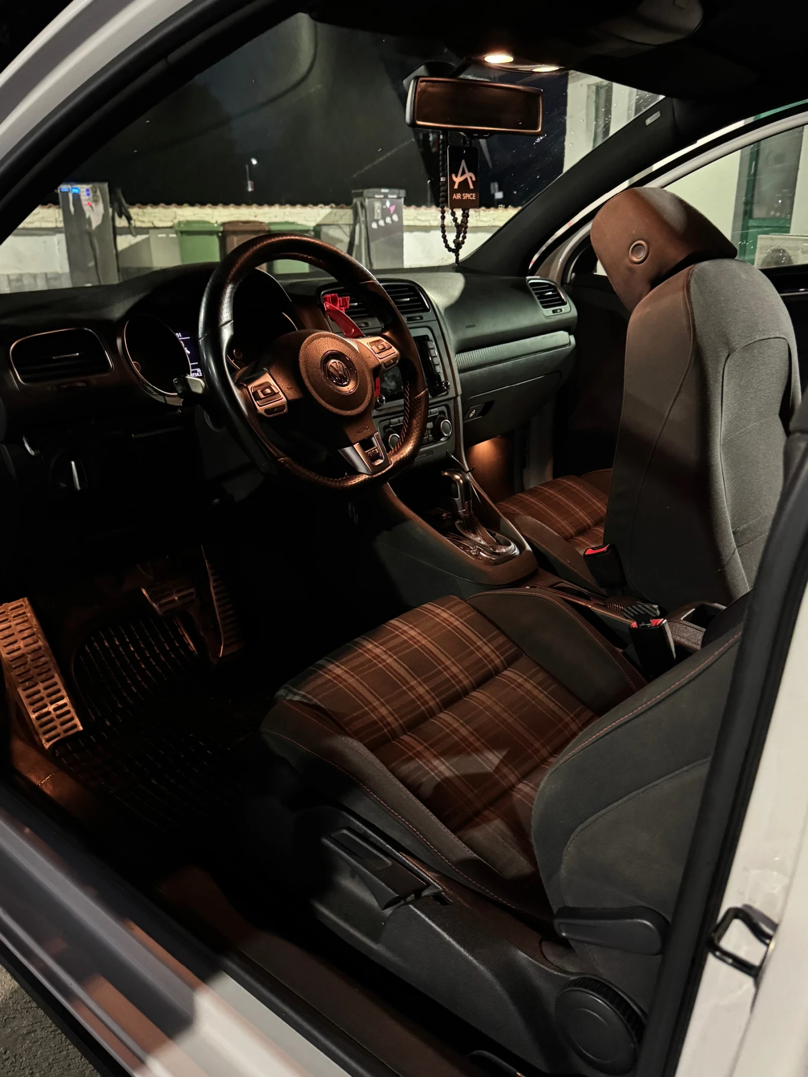 VW Golf GTI | Mobile.bg   11